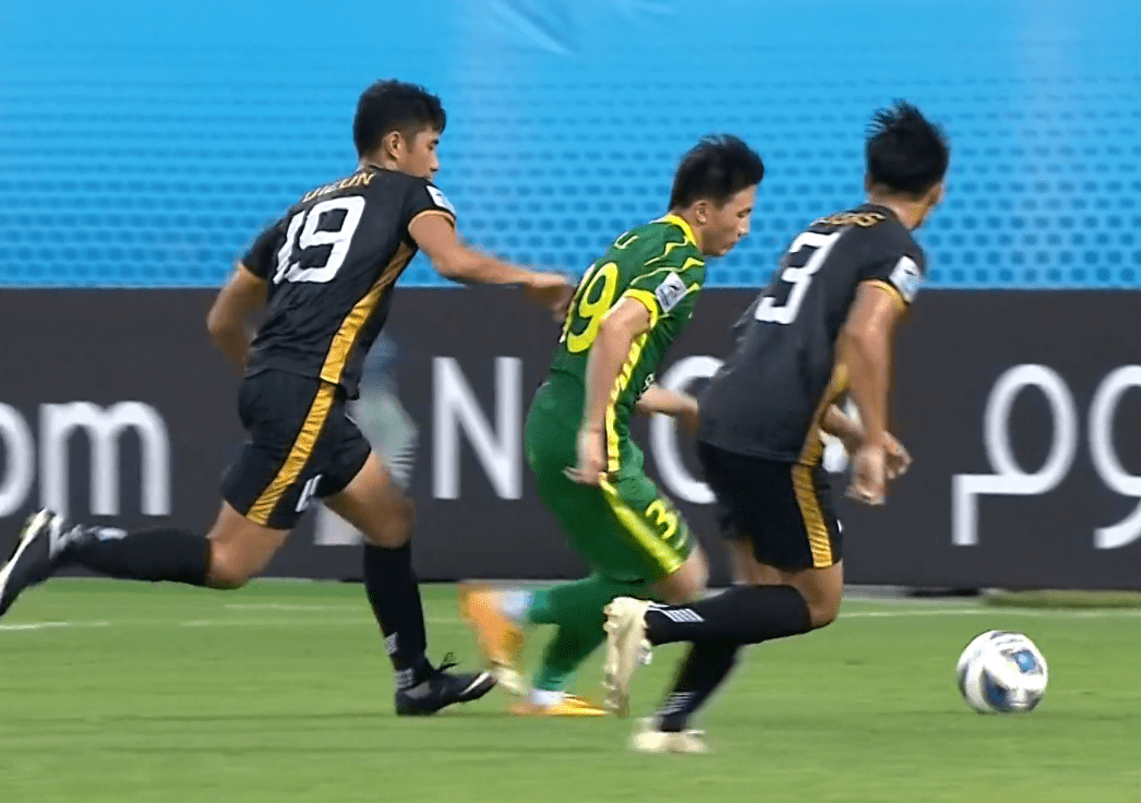 亚冠赛程吃紧；斯图加特转会期迎来里程碑；话题不断；数据趋势出现新变化的简单介绍